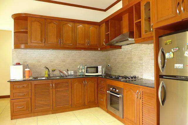 House for sale East Pattaya showing the kitchen House for sale East Pattaya showing the kitchen