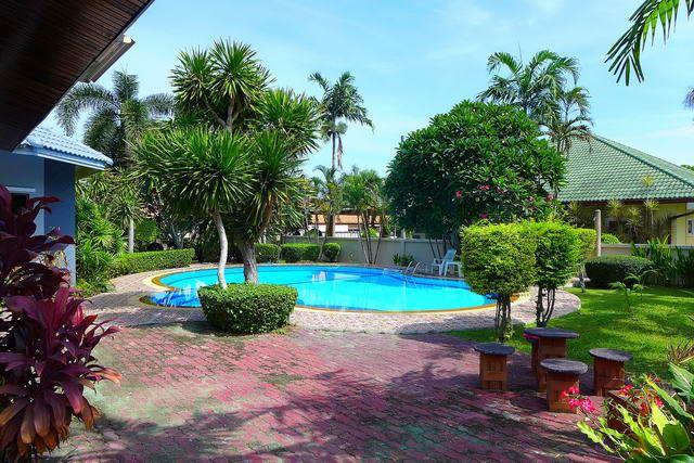 House for sale East Pattaya showing the private pool House for sale East Pattaya showing the private pool