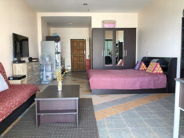 Condominium for sale Jomtien showing the large studio Condominium for sale Jomtien showing the large studio
