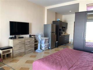 Condominium for sale Jomtien showing the kitchenette area