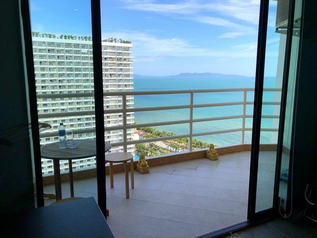Condominium for sale Jomtien showing the balcony Condominium for sale Jomtien showing the balcony