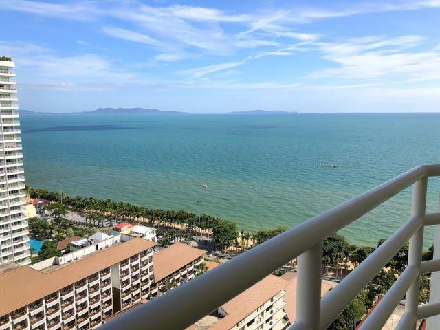 Condominium for sale Jomtien showing the balcony view Condominium for sale Jomtien showing the balcony view