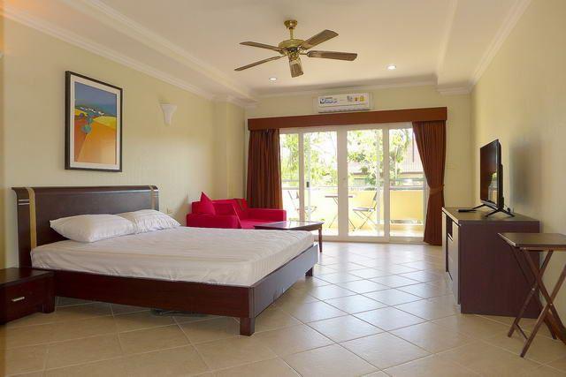 Condominium for sale Jomtien showing the large studio Condominium for sale Jomtien showing the large studio