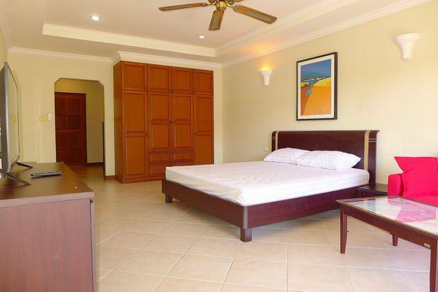 Condominium for sale Jomtien showing the sleeping area Condominium for sale Jomtien showing the sleeping area