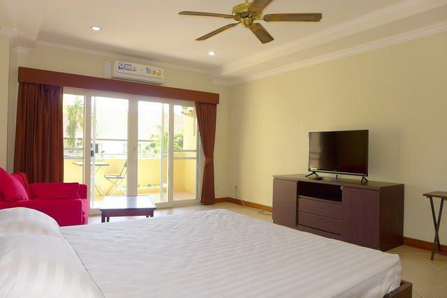Condominium for sale Jomtien showing the living area Condominium for sale Jomtien showing the living area