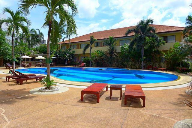 Condominium for sale Jomtien showing the communal pool Condominium for sale Jomtien showing the communal pool