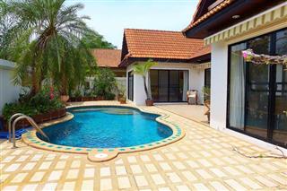 House for sale View Talay Villas Jomtien showing the pool and terraces