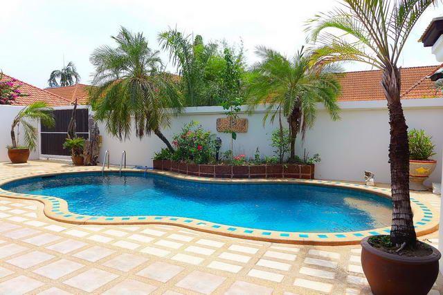 House for sale View Talay Villas Jomtien showing the private pool
