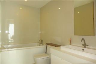 Condominium for sale Wong Amat showing the master bathroom