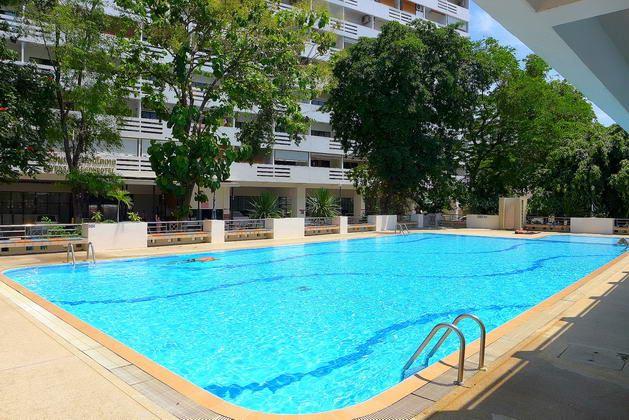 Condominium for sale South Pattaya showing the pool and condo building Condominium for sale South Pattaya showing the pool and condo building