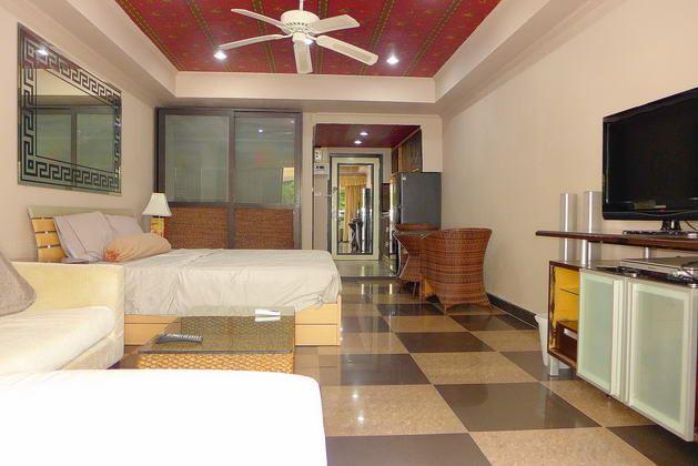 Condominium for sale South Pattaya showing the living area Condominium for sale South Pattaya showing the living area
