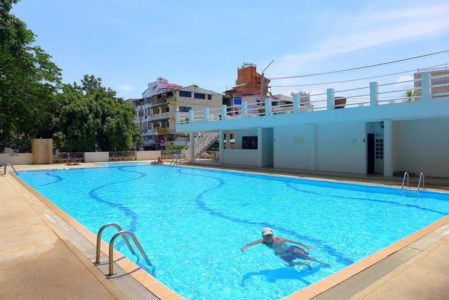 Condominium for sale South Pattaya showing the communal pool Condominium for sale South Pattaya showing the communal pool