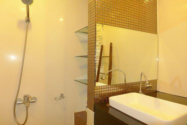 Condominium for sale South Pattaya showing the bathroom