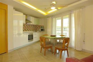 Condominium for sale South Pattaya showing the dining area