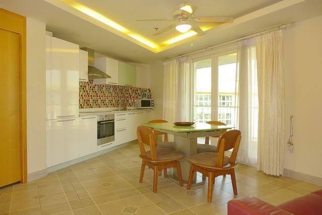 Condominium for sale South Pattaya showing the dining area Condominium for sale South Pattaya showing the dining area