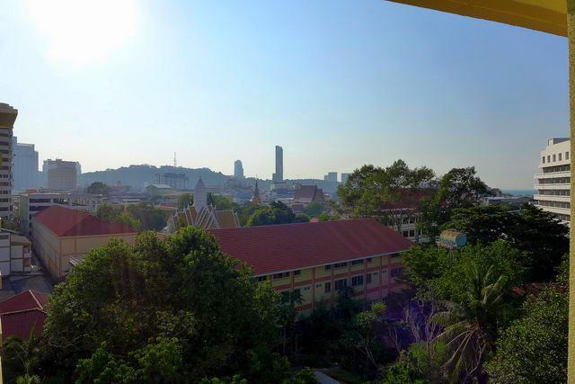 Condominium for sale South Pattaya showing the city view
