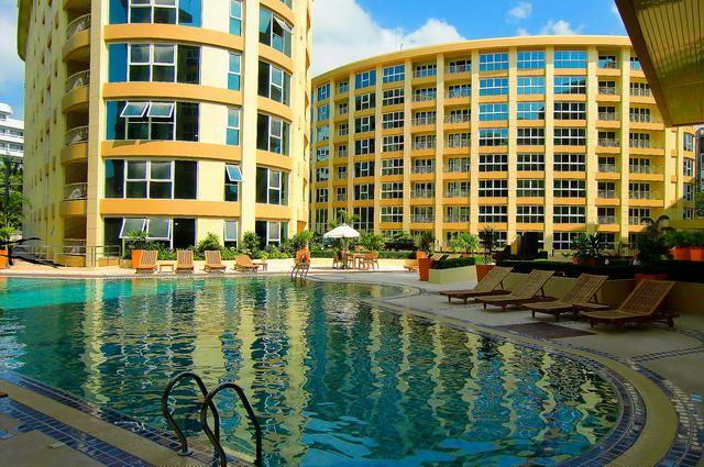 Condominium for sale South Pattaya showing the condo building Condominium for sale South Pattaya showing the condo building