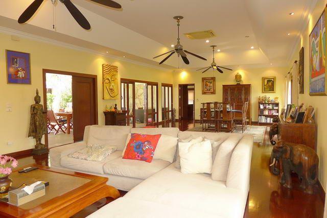 House for sale Jomtien showing the living area House for sale Jomtien showing the living area