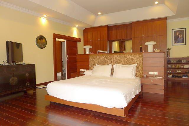 House for sale Jomtien showing the master bedroom House for sale Jomtien showing the master bedroom