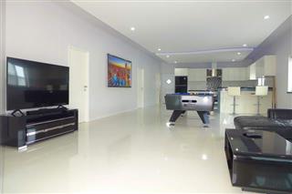 House for sale Bangsaray Pattaya showing the living area
