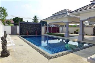 House for sale Bangsaray Pattaya showing the private pool