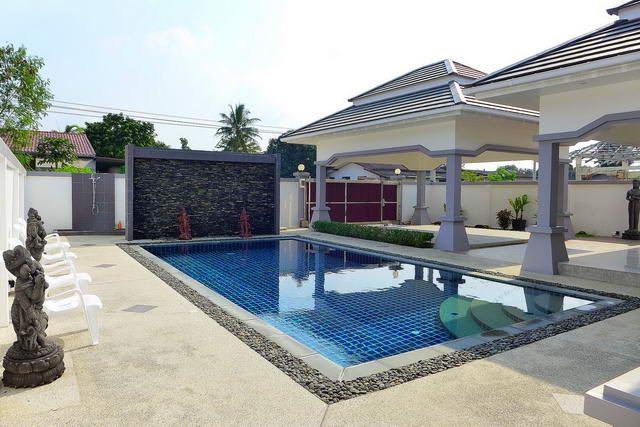 House for sale Bangsaray Pattaya showing the private pool House for sale Bangsaray Pattaya showing the private pool
