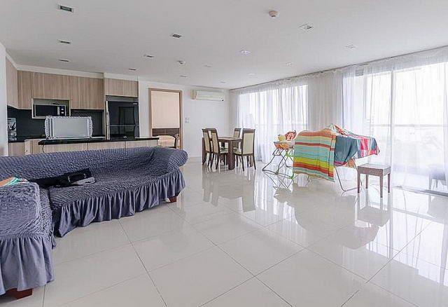 Condominium for sale Wong Amat showing the large living area Condominium for sale Wong Amat showing the large living area