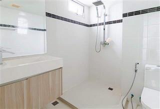 Condominium for sale Wong Amat showing a bathroom