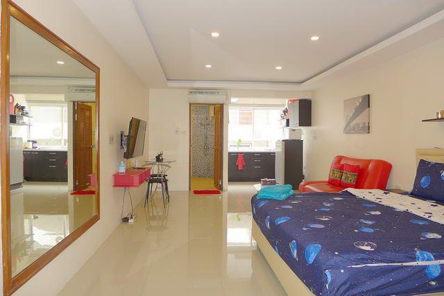 Condominium for sale Pattaya Beach showing the studio suite Condominium for sale Pattaya Beach showing the studio suite