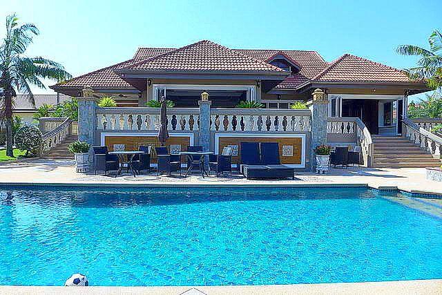 House for Sale Nongpalai Pattaya showing the house and pool House for Sale Nongpalai Pattaya showing the house and pool