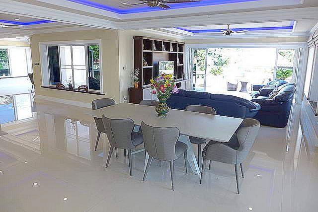 House for Sale Nongpalai Pattaya showing the open plan concept House for Sale Nongpalai Pattaya showing the open plan concept
