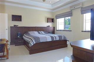 House for Sale Nongpalai Pattaya showing the master bedroom