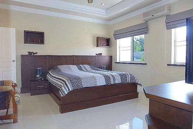 House for Sale Nongpalai Pattaya showing the master bedroom