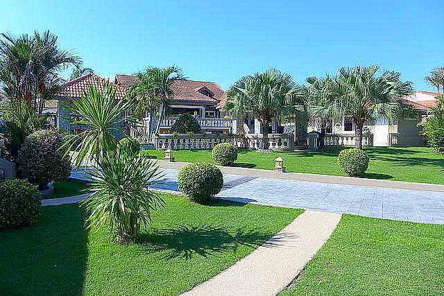 House for Sale Nongpalai Pattaya showing the gardens House for Sale Nongpalai Pattaya showing the gardens