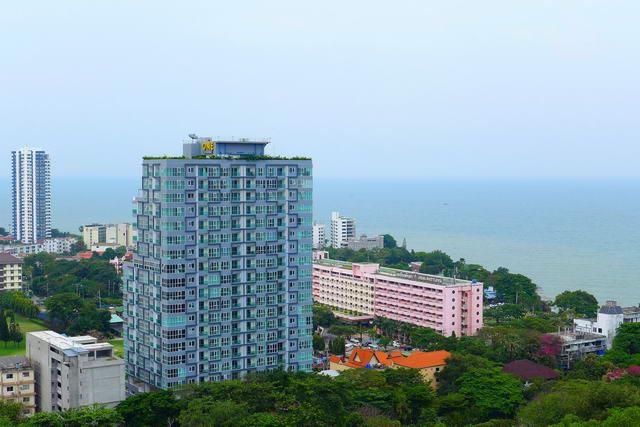 Condominium for sale on Pratumnak showing the condo building Condominium for sale on Pratumnak showing the condo building