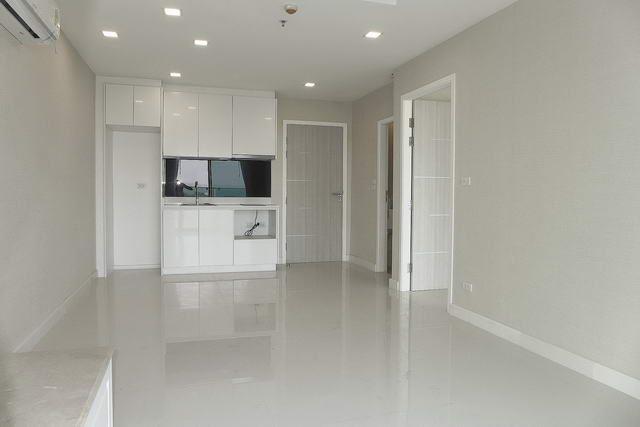 Condominium for sale on Pratumnak showing the dining and kitchen area Condominium for sale on Pratumnak showing the dining and kitchen area