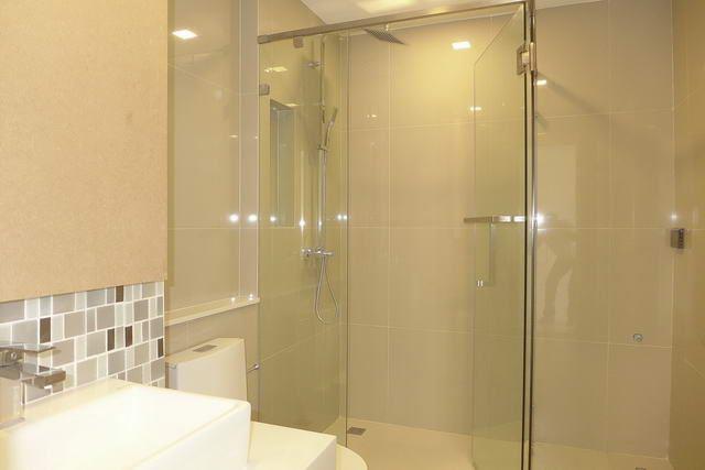 Condominium for sale on Pratumnak showing the bathroom Condominium for sale on Pratumnak showing the bathroom