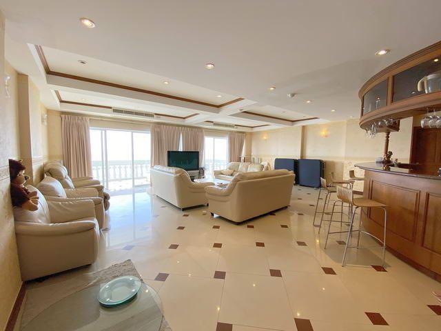 Condominium for sale Wongamat showing the open plan concept Condominium for sale Wongamat showing the open plan concept