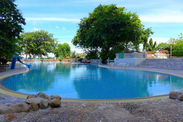 Condominium for sale Wongamat showing the communal pool Condominium for sale Wongamat showing the communal pool