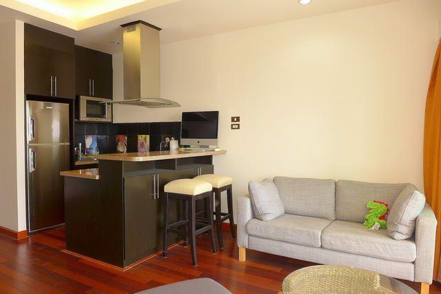 Condominium for sale View Talay 6 showing the kitchen and breakfast bar