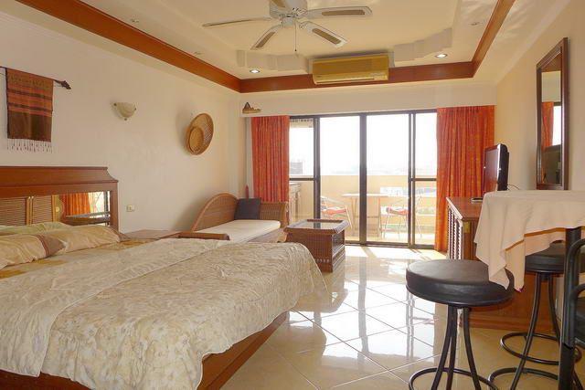 Condominium for sale South Pattaya showing the sleeping area