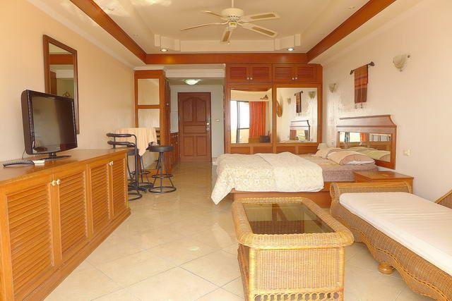 Condominium for sale South Pattaya showing the living area Condominium for sale South Pattaya showing the living area