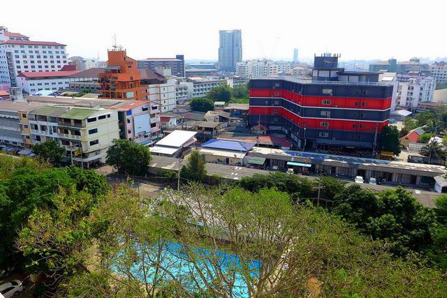 Condominium for sale South Pattaya showing the balcony view Condominium for sale South Pattaya showing the balcony view
