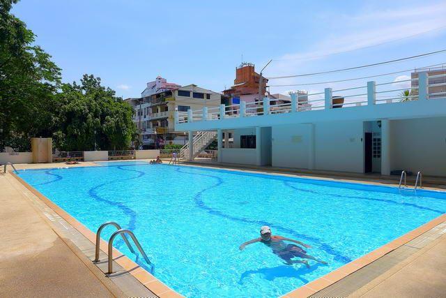 Condominium for sale South Pattaya showing the communal pool Condominium for sale South Pattaya showing the communal pool
