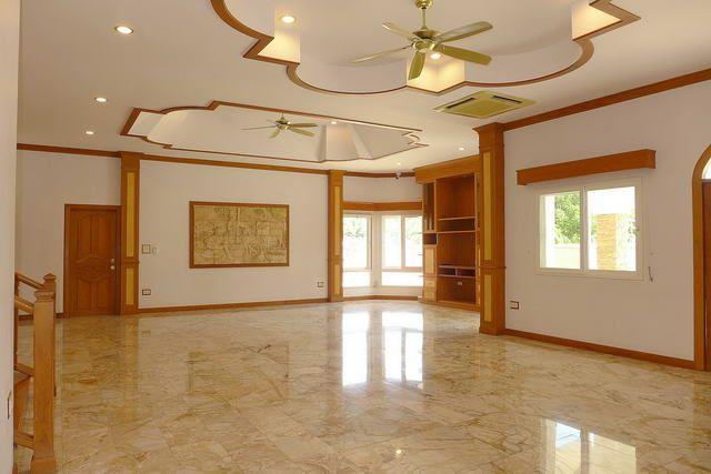 House for sale East Pattaya showing the living area House for sale East Pattaya showing the living area