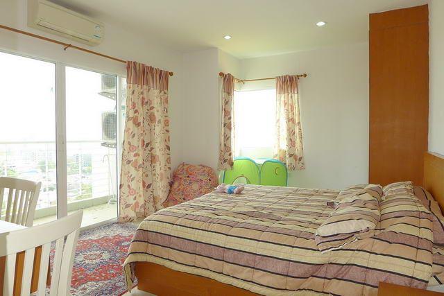 Condominium for sale Wong Amat showing the master bedroom Condominium for sale Wong Amat showing the master bedroom