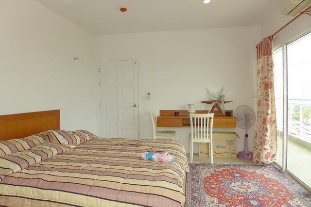 Condominium for sale Wong Amat showing the main bedroom Condominium for sale Wong Amat showing the main bedroom