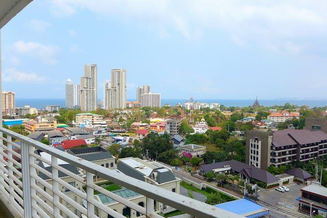 Condominium for sale Wong Amat showing the balcony view Condominium for sale Wong Amat showing the balcony view