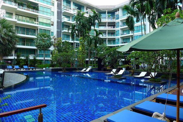 Condominium for sale Wong Amat showing the communal pool Condominium for sale Wong Amat showing the communal pool
