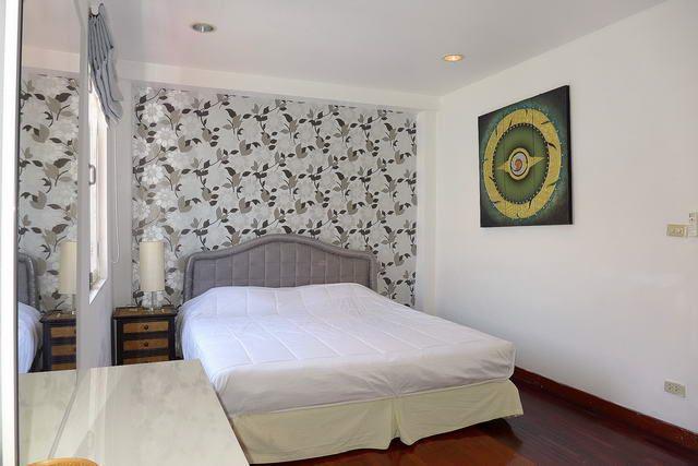 House for sale Naklua showing the master bedroom suite House for sale Naklua showing the master bedroom suite